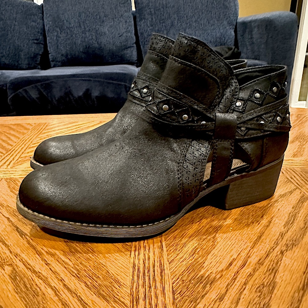 Sugar brand women’s shoes lightly worn